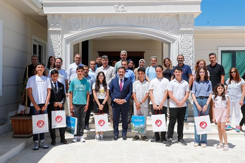 Valimiz Mustafa MASATLI, LGS’de Türkiye Birincisi Olan Gençlerimizle Bir Araya Geldi 